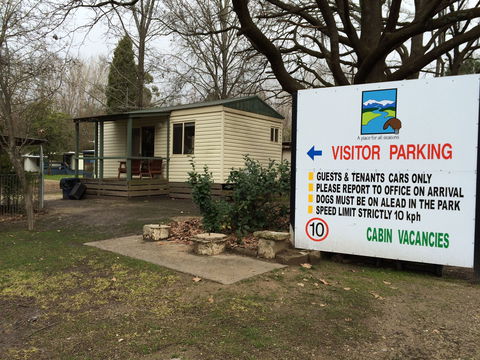 Ardern's Caravan Park Myrtleford - Sydneys Hotel 3