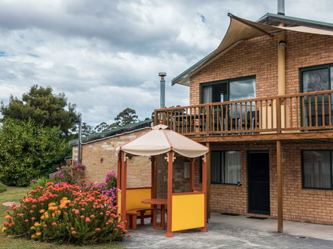 Burilda Waters - Sydneys Hotel 0