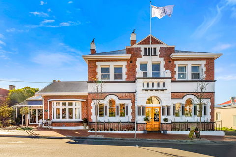 Cygnet Old Bank B&B - Sydneys Hotel 0