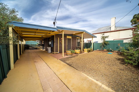 Flinders Ranges Bed And Breakfast - Sydneys Hotel 9