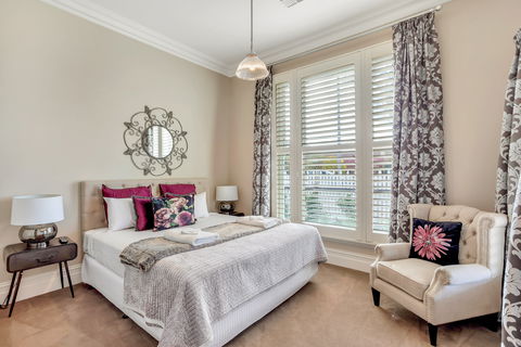 Grandview Accommodation - The Elm Tree Apartments - Sydneys Hotel 6