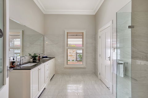 Grandview Accommodation - The Elm Tree Apartments - Sydneys Hotel 8