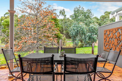 Grandview Accommodation - The Elm Tree Apartments - Sydneys Hotel 9