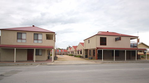 Port Vincent Motel And Apartments - Sydneys Hotel 0