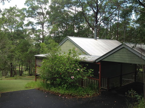 Maleny Country Cottages - Sydneys Hotel 0