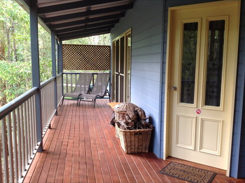 Maleny Country Cottages - Sydneys Hotel 1