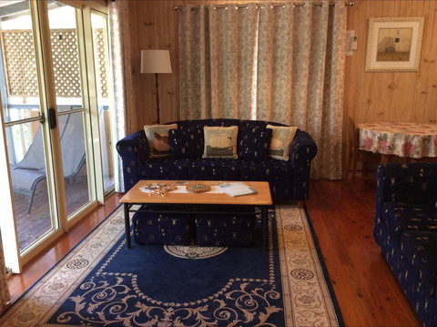 Maleny Country Cottages - Sydneys Hotel 4