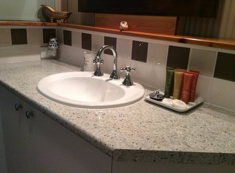 Maleny Country Cottages - Sydneys Hotel 7
