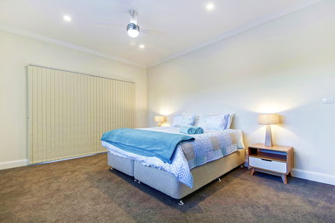 PJ's Hideaway - Sydneys Hotel 4