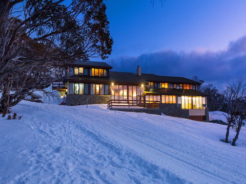 Valhalla Perisher - Sydneys Hotel 2