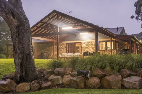 WA HomeStay - Sydneys Hotel 0