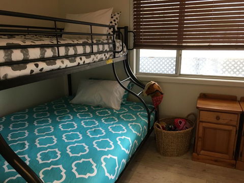 WA HomeStay - Sydneys Hotel 7