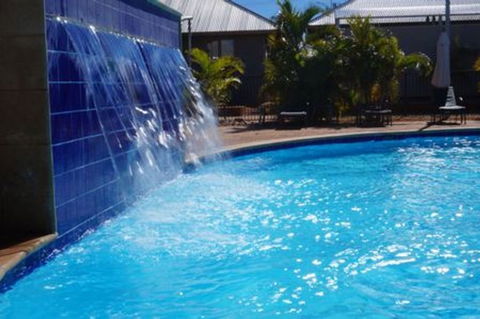 WA HomeStay - Sydneys Hotel 8