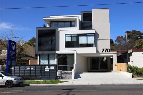 Whitehorse Apartments Hotel - Sydneys Hotel 0