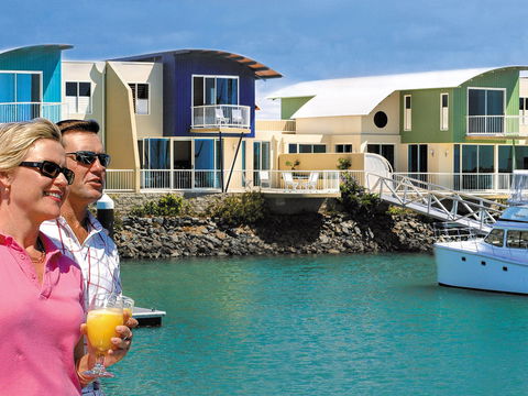 Absolute Waterfront Villa - Sydneys Hotel 0