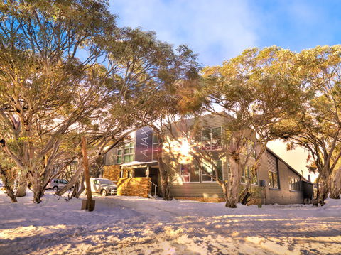 Ajax Ski Club - Sydneys Hotel 0