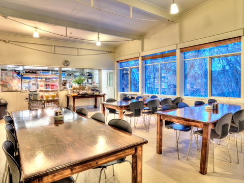 Ajax Ski Club - Sydneys Hotel 1