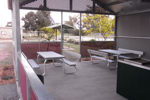 Ariah Park Camping Ground - Sydneys Hotel 0