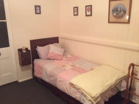Dillons Cottage Stanthorpe - Sydneys Hotel 6
