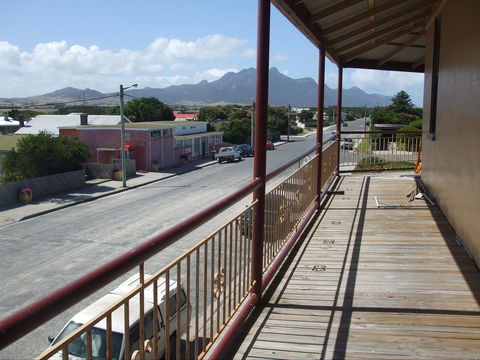 Flinders Island Interstate Hotel - Sydneys Hotel 1