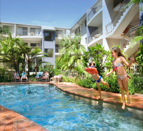Flynns Beach Resort - Sydneys Hotel 0