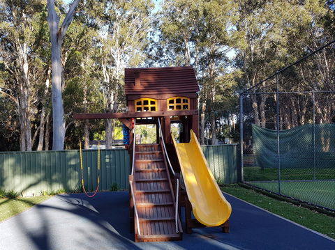 Flynns Beach Resort - Sydneys Hotel 1