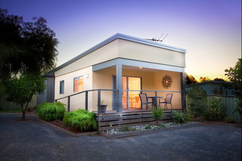 Murray Rest Cottages - Sydneys Hotel 0