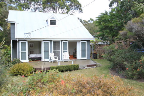 Phinney's Holiday Cottage Hyams Beach - Sydneys Hotel 0