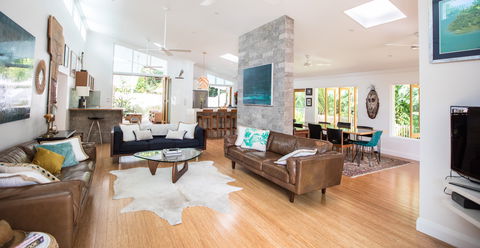 Pineapple Pete's Beach House - Sydneys Hotel 0