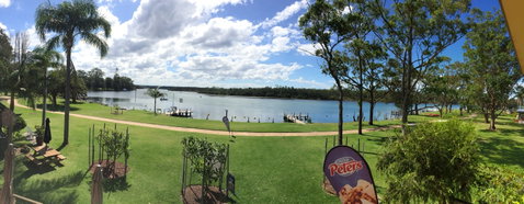 Riviera Caravan Park - Sydneys Hotel 1