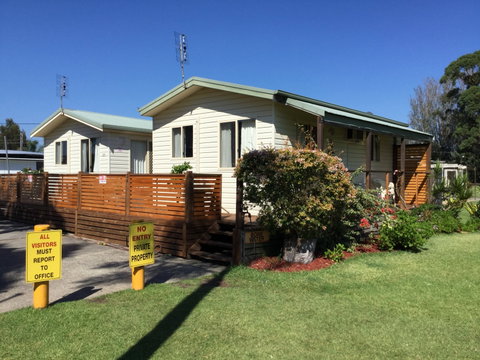 Riviera Caravan Park - Sydneys Hotel 2