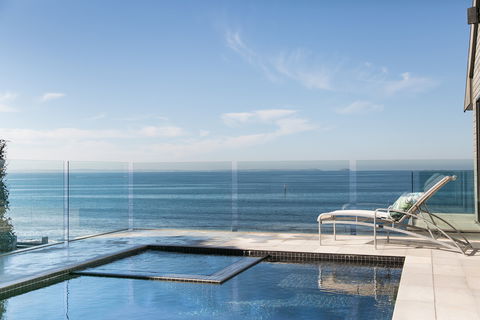 RT Edgar Flinders - Sydneys Hotel 0