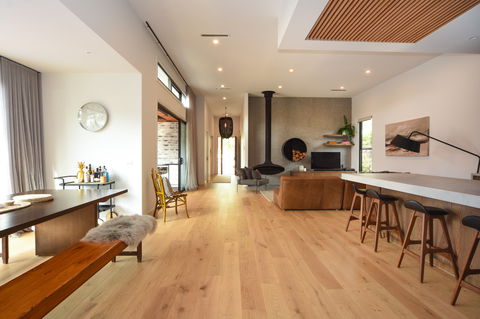 RT Edgar Flinders - Sydneys Hotel 2