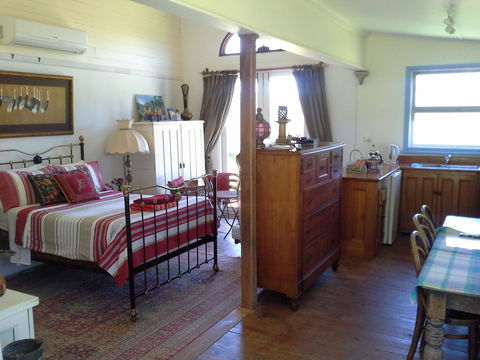Runnymeade Studio B&B - Sydneys Hotel 2