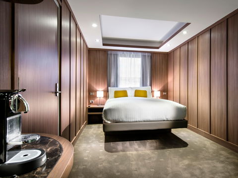 The Hougoumont Hotel - Sydneys Hotel 1