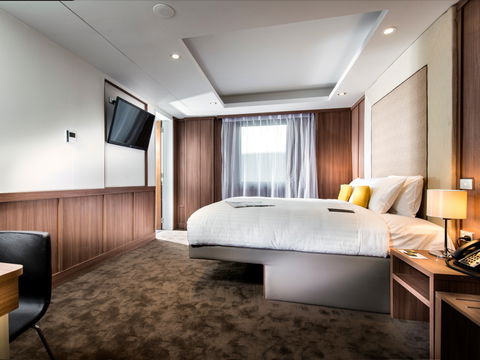 The Hougoumont Hotel - Sydneys Hotel 2