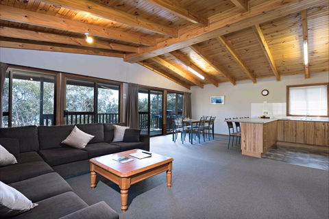 Alpine Activity Centre - Sydneys Hotel 0