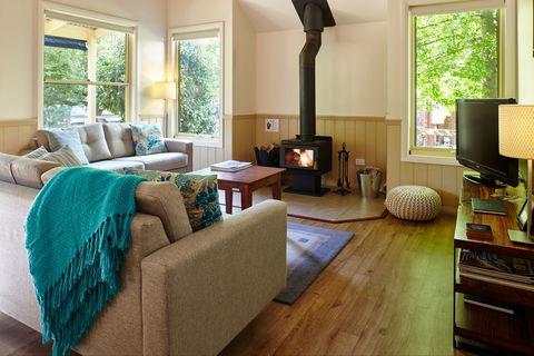 Alpine Valley Cottages - Sydneys Hotel 0