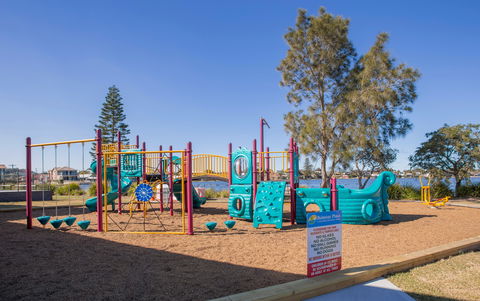 Belmont Lakeside Holiday Park - Sydneys Hotel 1