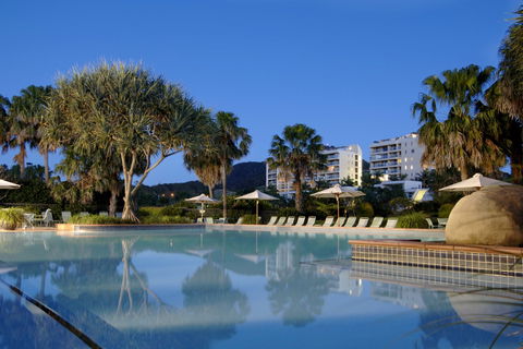 Pacific Bay Resort - Sydneys Hotel 0