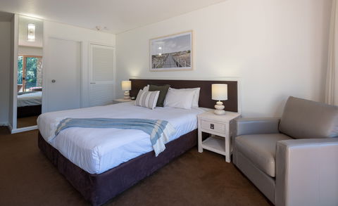 Pacific Bay Resort - Sydneys Hotel 1