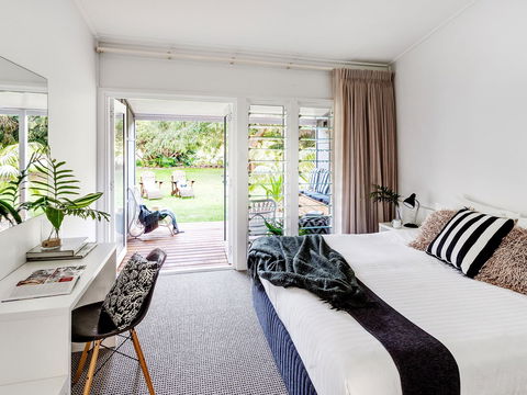 Pinetrees Lodge - Sydneys Hotel 1