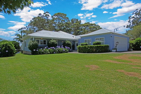 St Georges Basin View Holiday Home - Sydneys Hotel 1