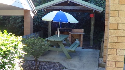 Sussex Inlet Holiday Centre - Sydneys Hotel 1