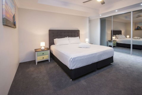 Fairway Lakeside - Sydneys Hotel 1