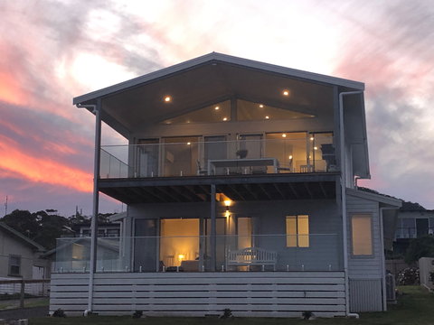 Jasmines Great Ocean Road Accommodation - Sydneys Hotel 1