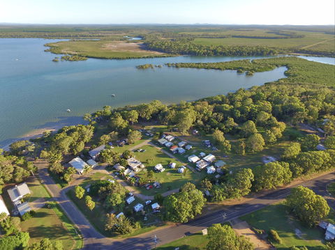 Poona Palms Holiday Park - Sydneys Hotel 0