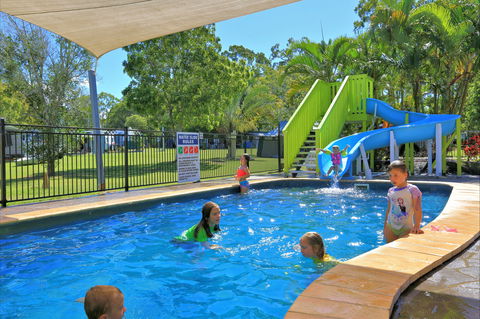 Poona Palms Holiday Park - Sydneys Hotel 1
