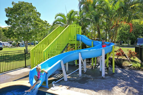 Poona Palms Holiday Park - Sydneys Hotel 2