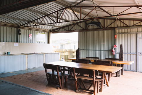 Port Gregory Caravan Park WA - Sydneys Hotel 1